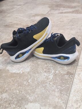 Under Armour "Curry" Basketball Shoes 6.5Y